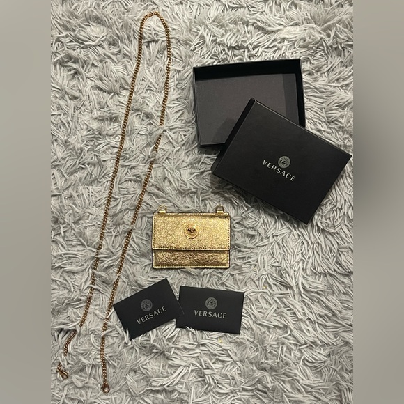 VERSACE GOLD LEATHER NECK WEARING CARD CASE - Picture 1 of 4